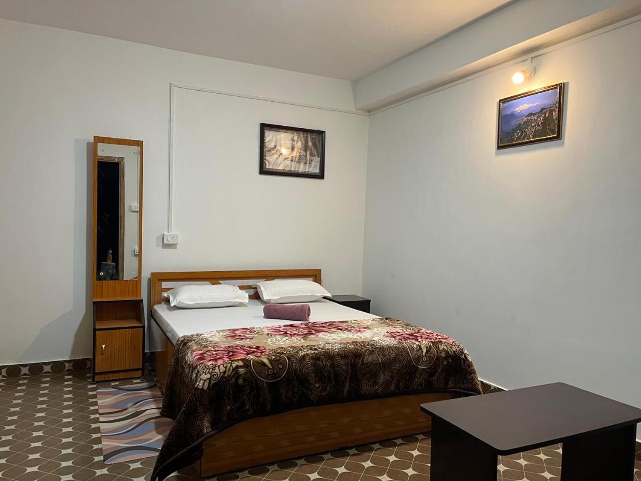 Pradhan Homestay Mirik - Homestay Beside Mirik Lake Ngoại thất bức ảnh